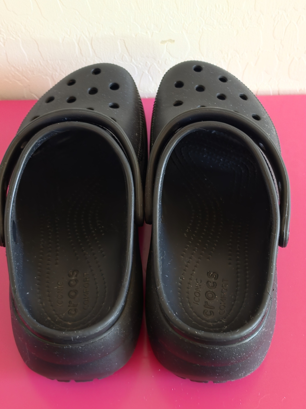 Black Crocs Classic Clog - Unisex - Picture 3 of 5
